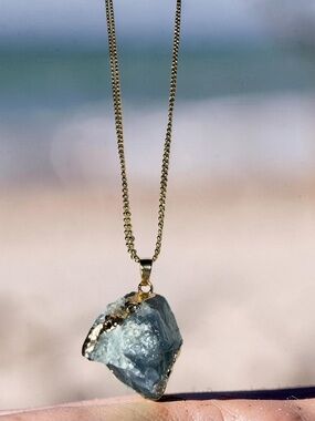 Beautiful electroplated fluorite necklace ✨